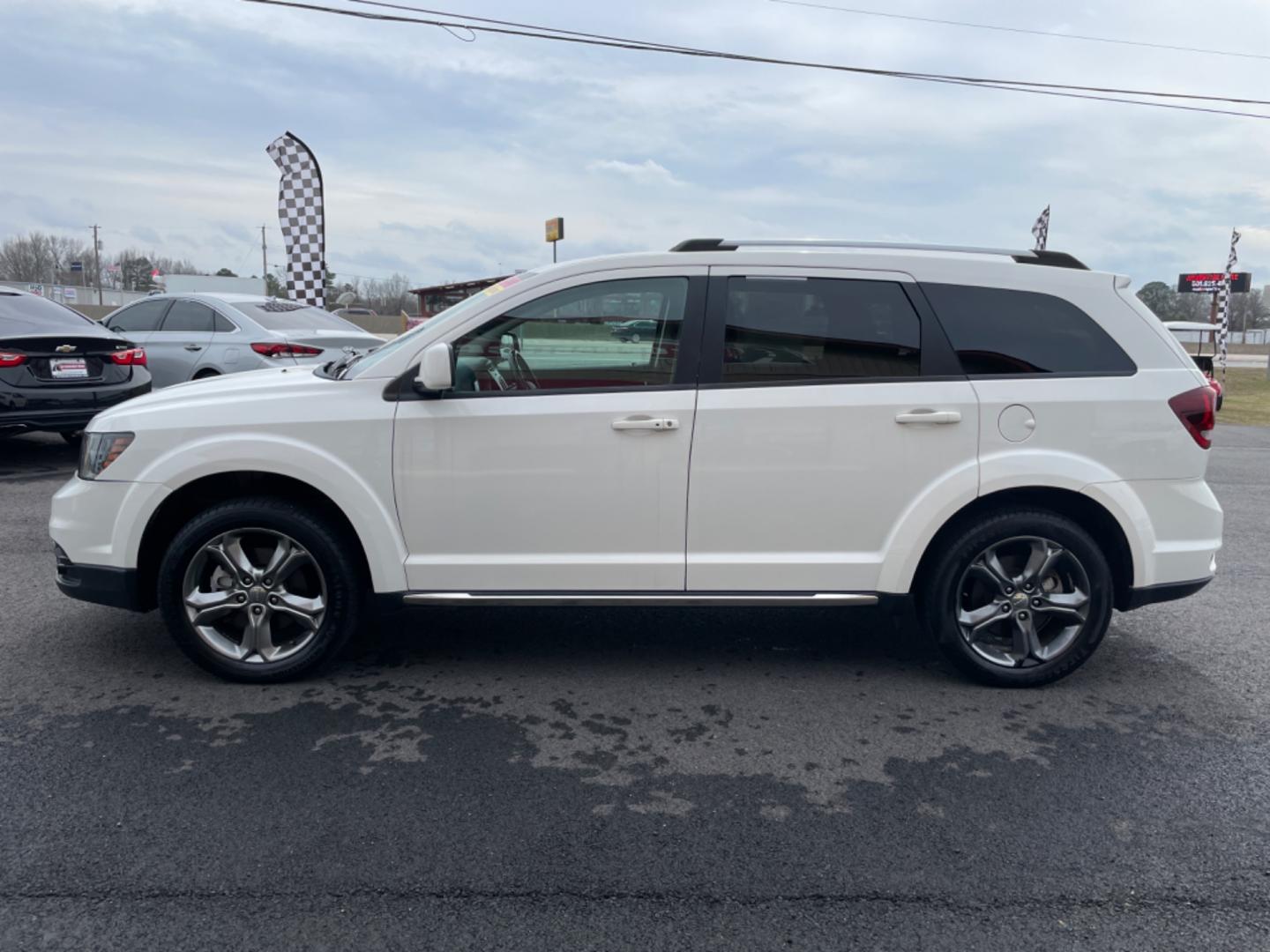 2016 White Dodge Journey (3C4PDCGB8GT) with an 4-Cyl, 2.4 Liter engine, Auto, 6-Spd AutoStick transmission, located at 8008 Warden Rd, Sherwood, AR, 72120, (501) 801-6100, 34.830078, -92.186684 - Photo#4